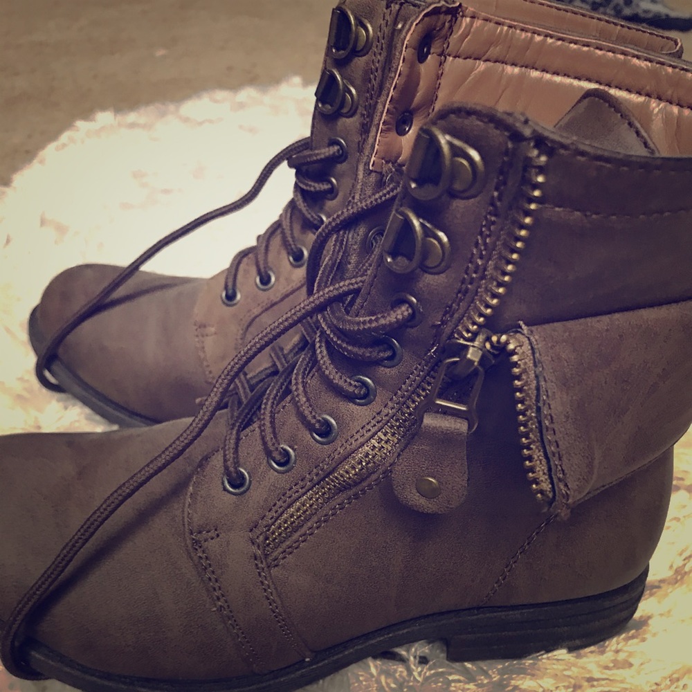 Combat ankle boot